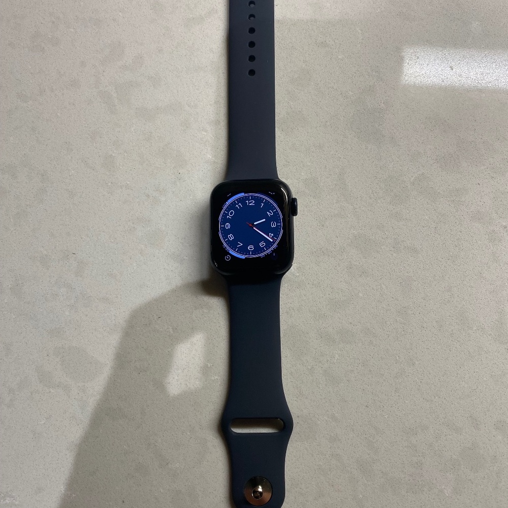 Apple SE Watch 40mm with Extended Warranty Through 12/23/24